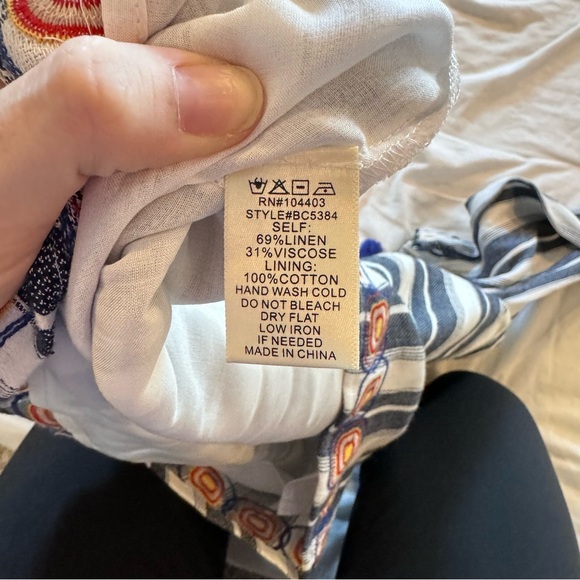 J.O.A. Los Angeles Off Shoulder Embroidered Top. Size S - Picture 5 of 5